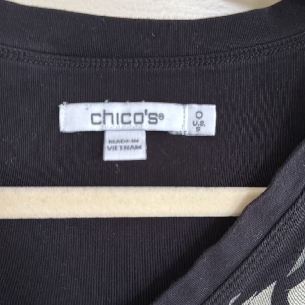 Chicos Black Floral V-Neck Top size S - Picture 3 of 6
